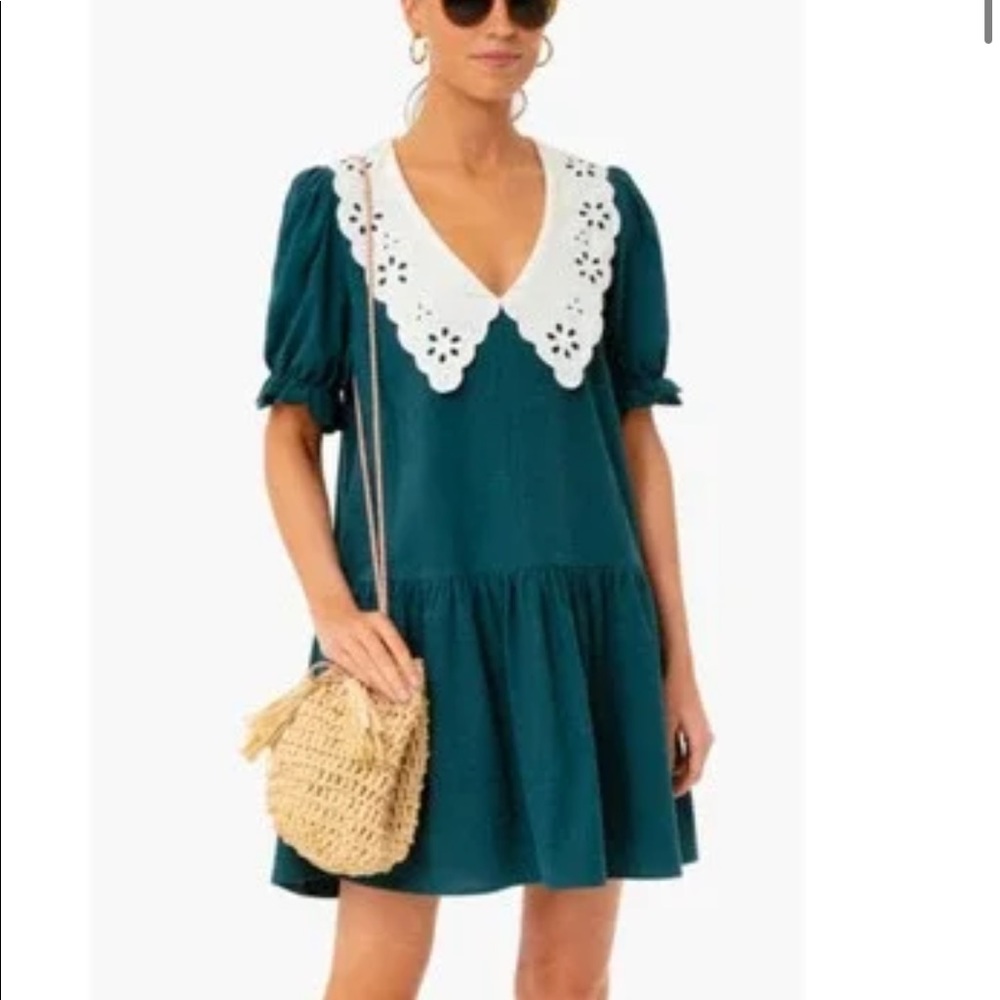 NWT Tuckernuck sample sale. Hunter Green dress with lace collar.